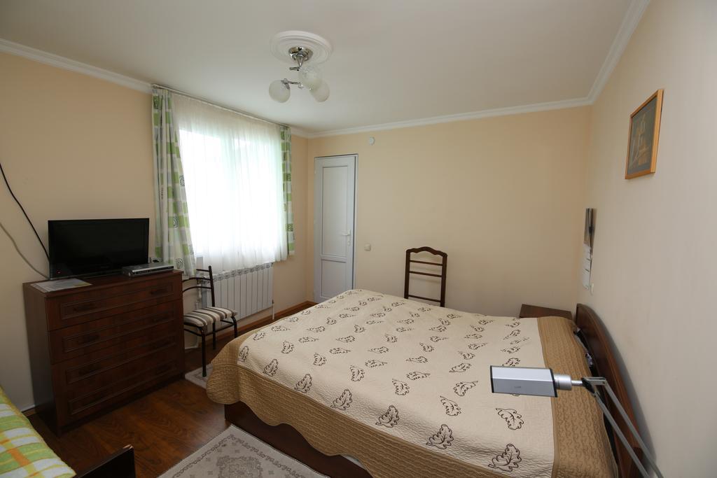 Guest House Green House Zugdidi Exterior photo